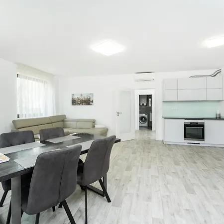 Apartment Palm Garden 2 Mikulov